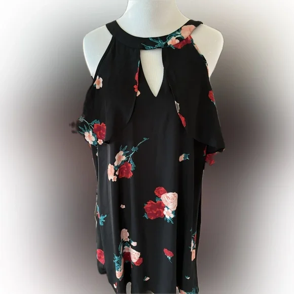 Cold shoulder dress - Picture 3 of 6